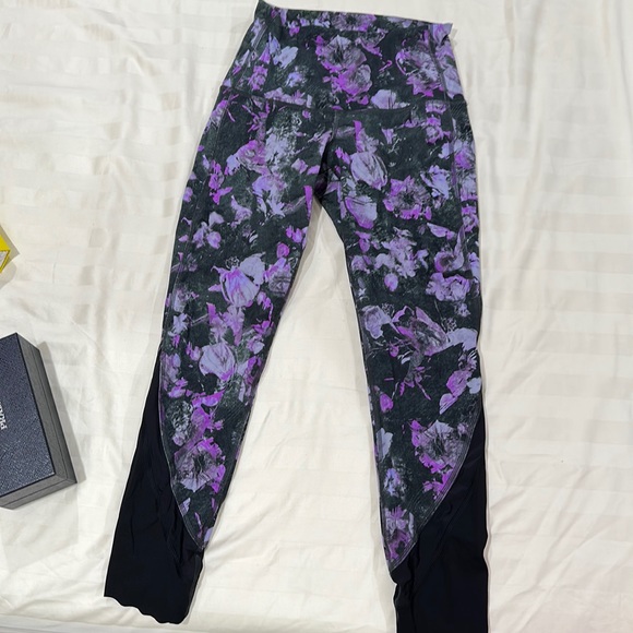 Lululemon wunderunder leggings 23” size 4 purple color laser cut, almost new - Picture 1 of 4